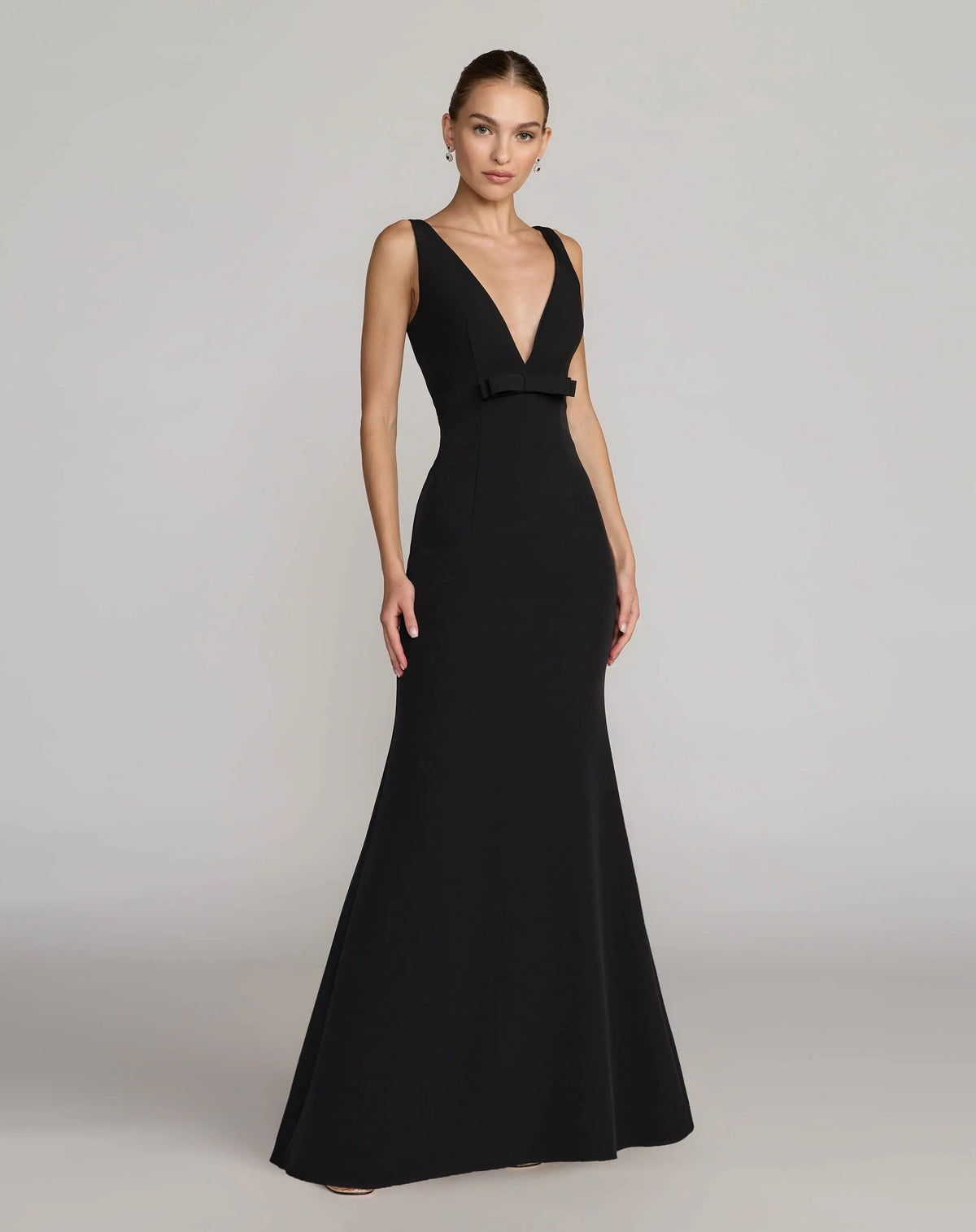 Black Sleeveless V Neck Mermaid Gown With Bow